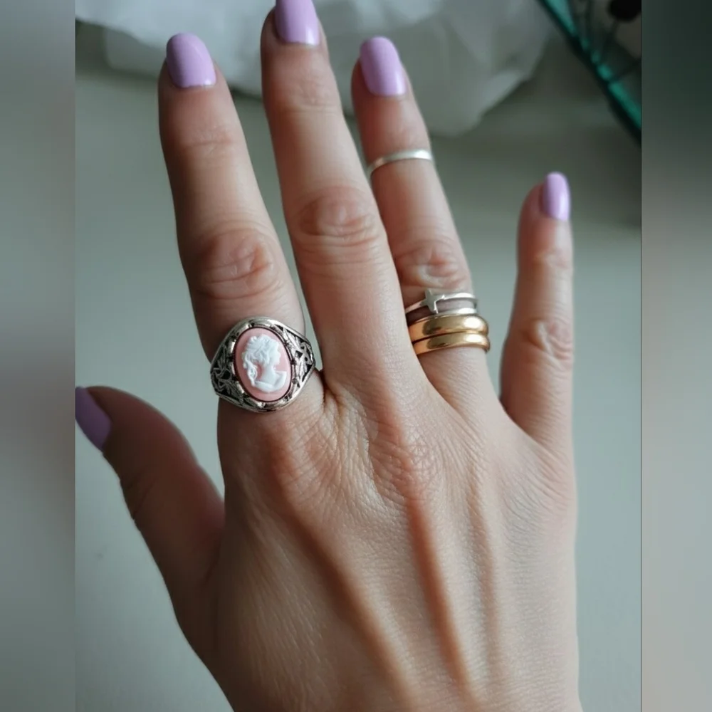 Vintage Style Blush Cameo Ring – Silver Tone Filigree Setting – Size 8